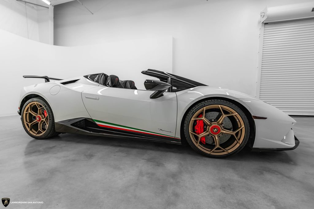 Used 2019 Lamborghini Huracan Performante AWD/4WD image 5