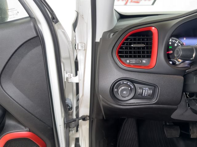 Used 2018 Jeep Renegade Trailhawk w/ UConnect 8.4 Nav Group AWD/4WD image 8