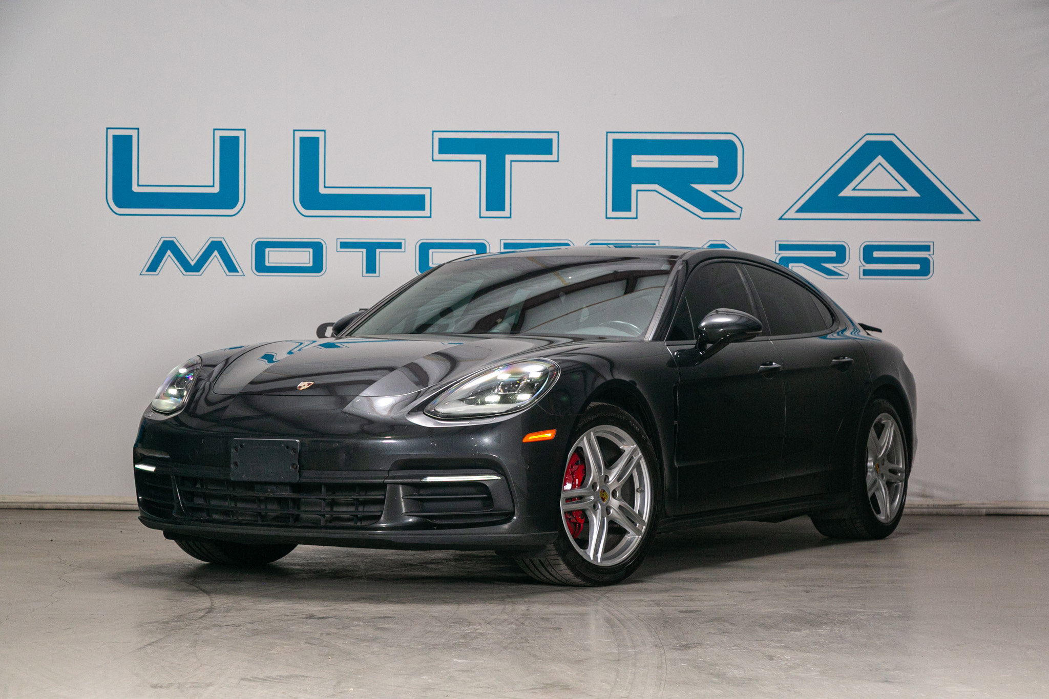 Used 2018 Porsche Panamera 4 image 5