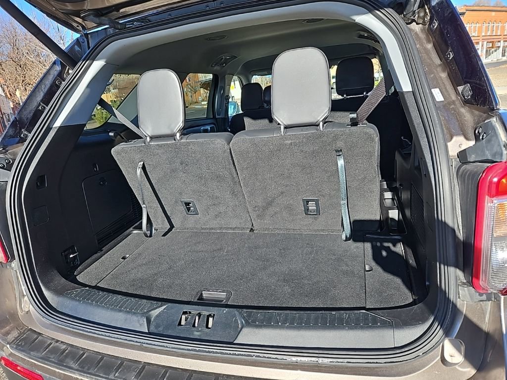 Used 2021 Ford Explorer XLT w/ Equipment Group 202A image 10