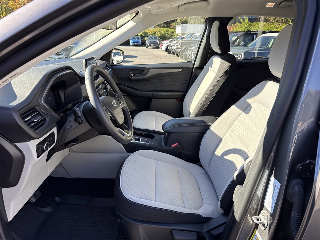 Used 2025 Ford Escape Active w/ Cold Weather Package image 17