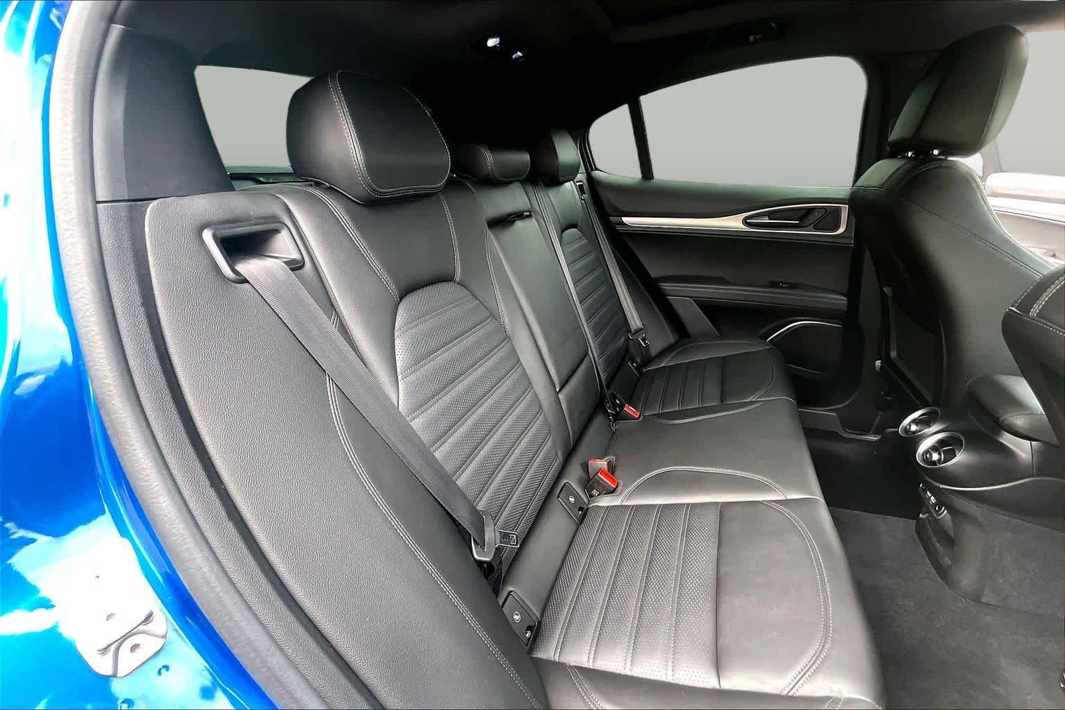 Used 2023 Alfa Romeo Stelvio Veloce AWD/4WD image 38