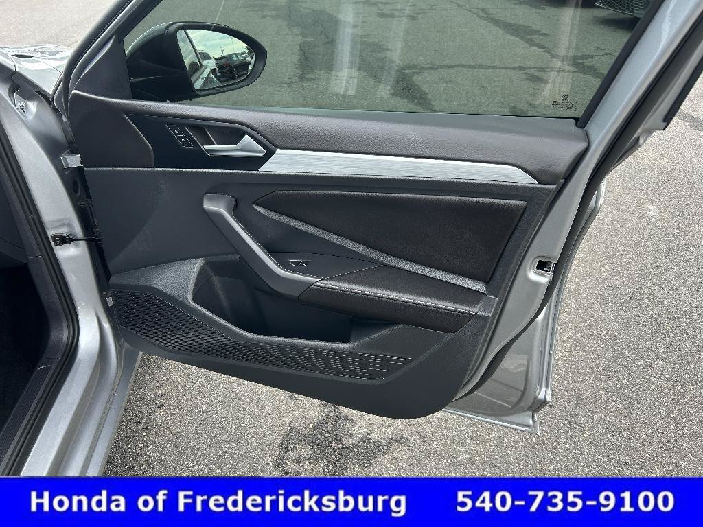 Used 2025 Volkswagen Jetta Sport FWD image 13