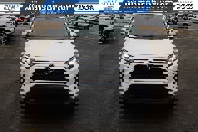 Used 2021 Toyota RAV4 LE image 2