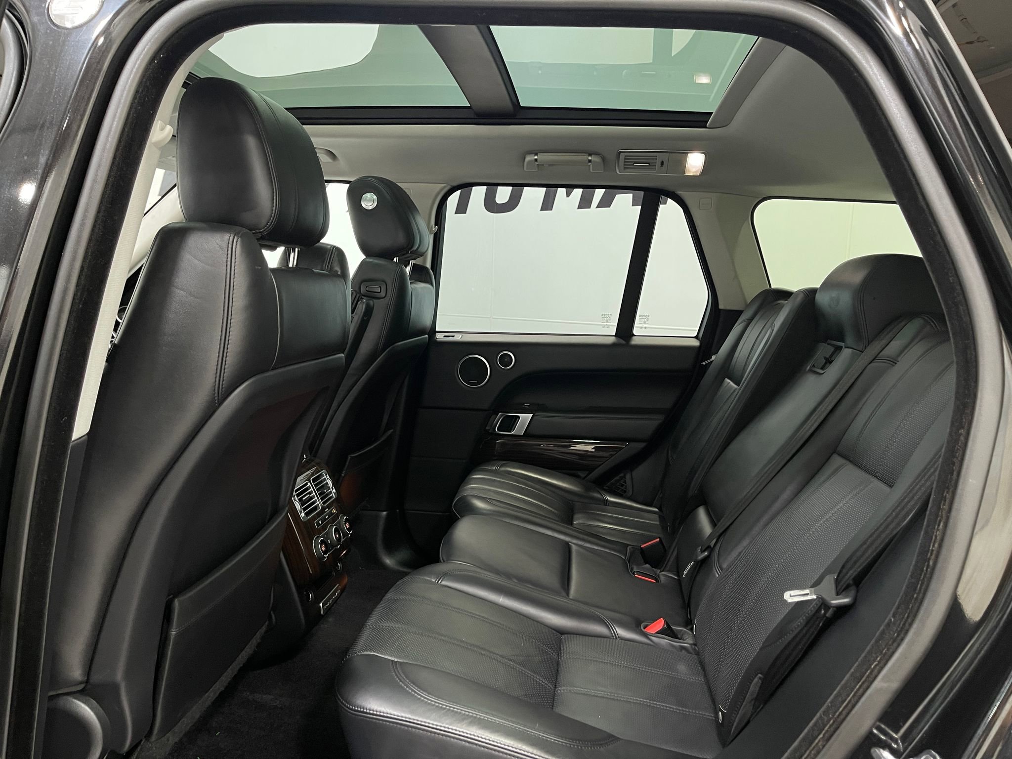 Used 2016 Land Rover Range Rover Supercharged image 29