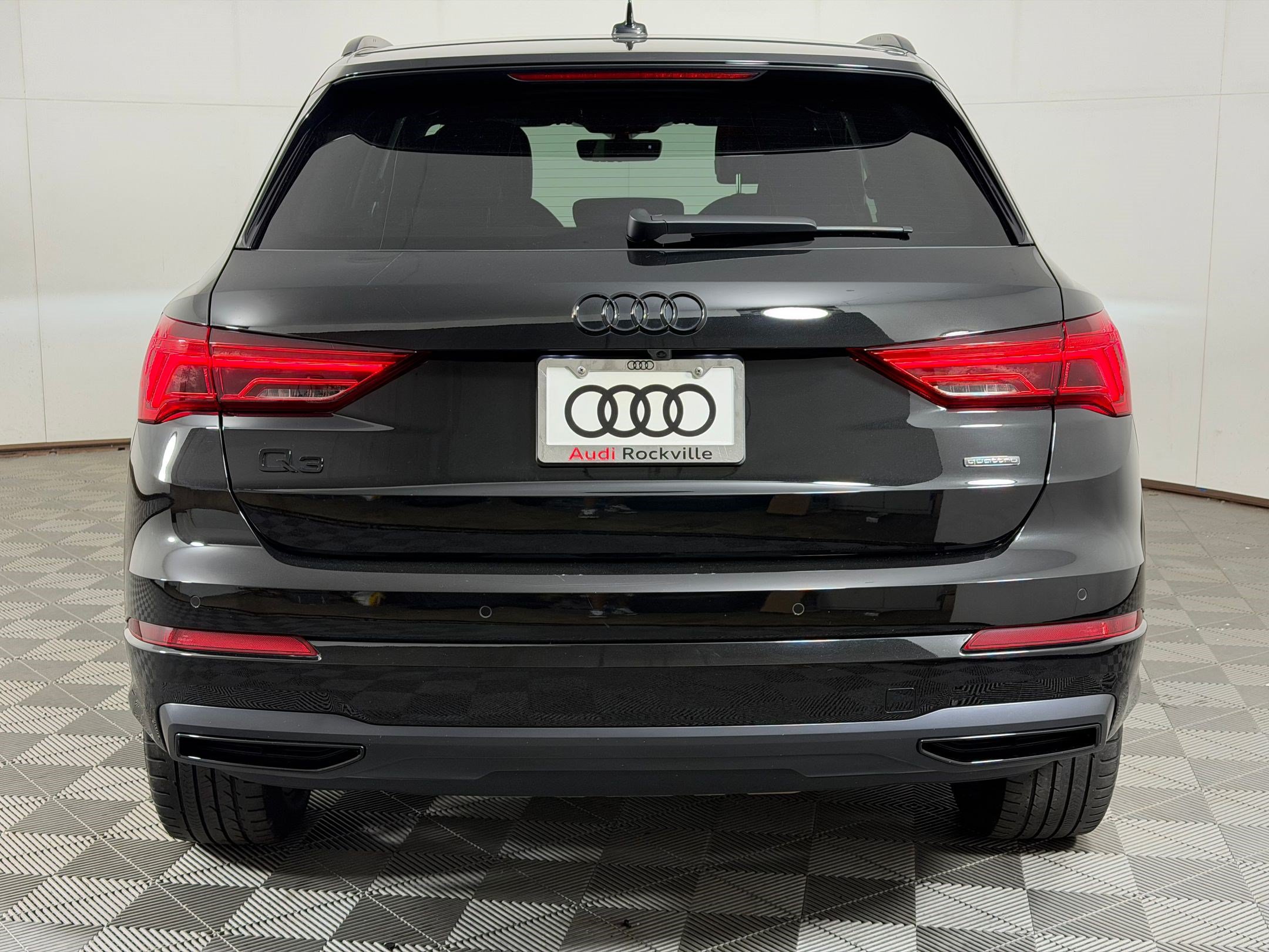 Used 2024 Audi Q3 2.0T Premium w/ Convenience Package AWD/4WD image 10