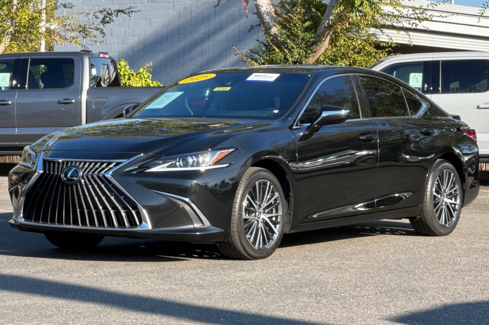 Used 2025 Lexus ES 300h w/ Premium Package FWD image 9
