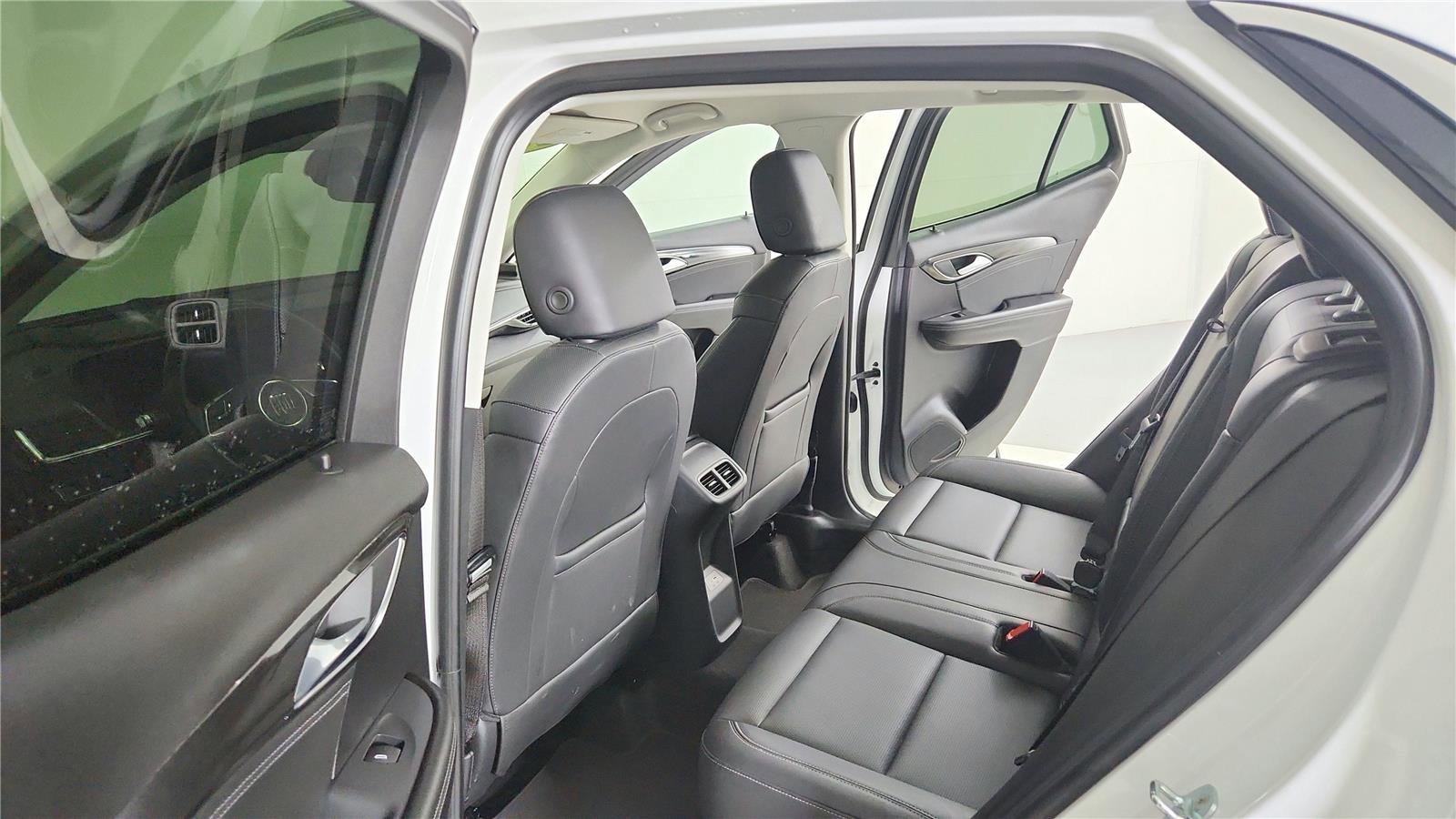 Used 2025 Buick Envision Preferred image 17