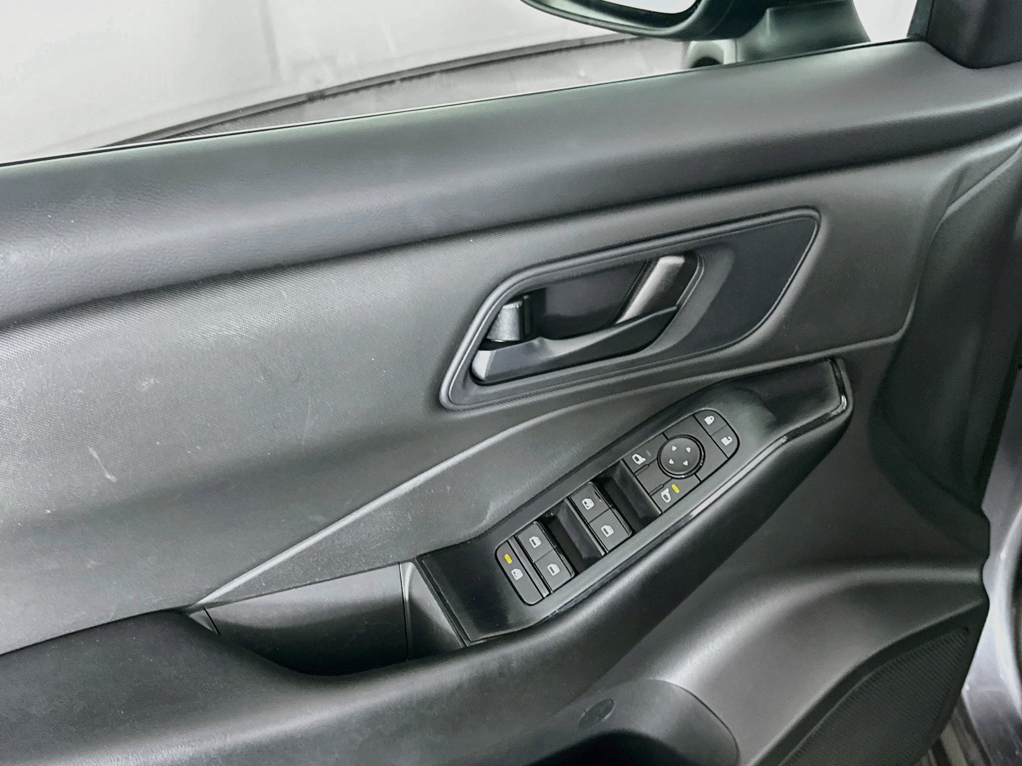 Used 2024 Nissan Rogue S FWD image 15