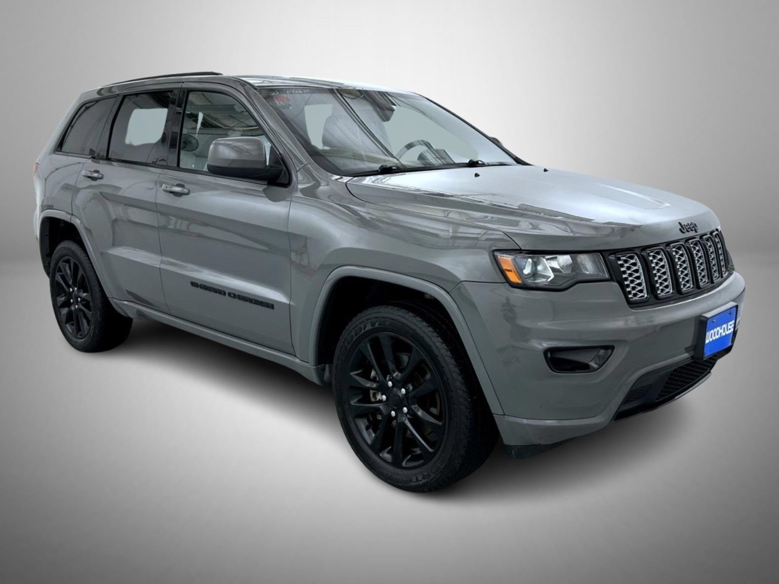 Used 2022 Jeep Grand Cherokee Laredo X AWD/4WD image 3