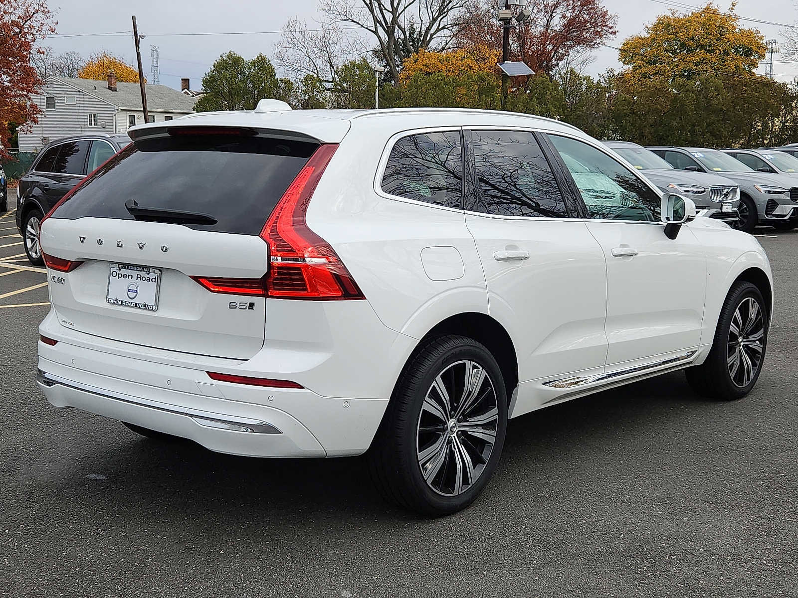 Certified 2023 Volvo XC60 B5 Plus w/ Climate Package image 6