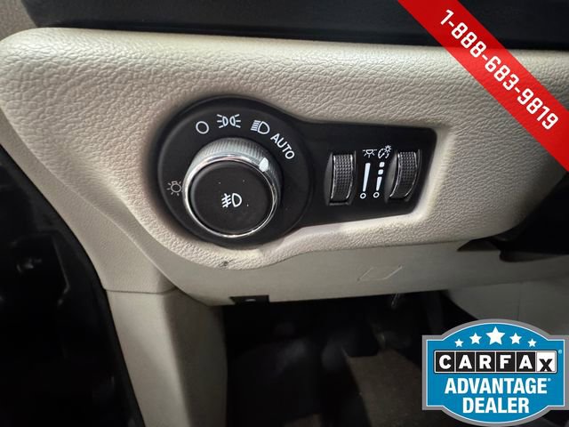 Used 2019 Chrysler Pacifica Touring-L image 23