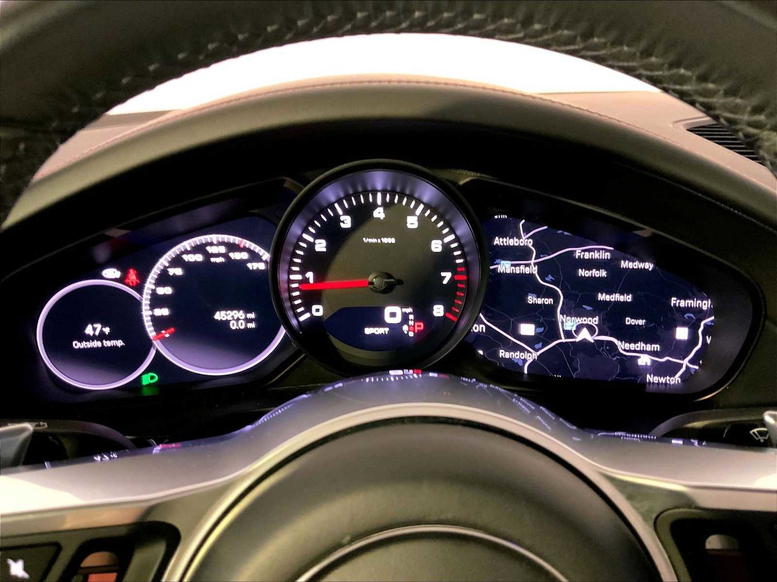 Certified 2022 Porsche Cayenne Platinum Edition image 29