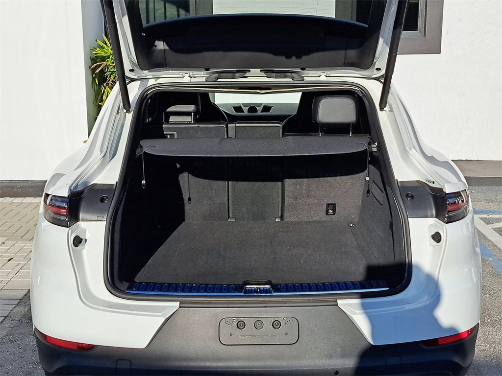 Used 2023 Porsche Cayenne Coupe image 6