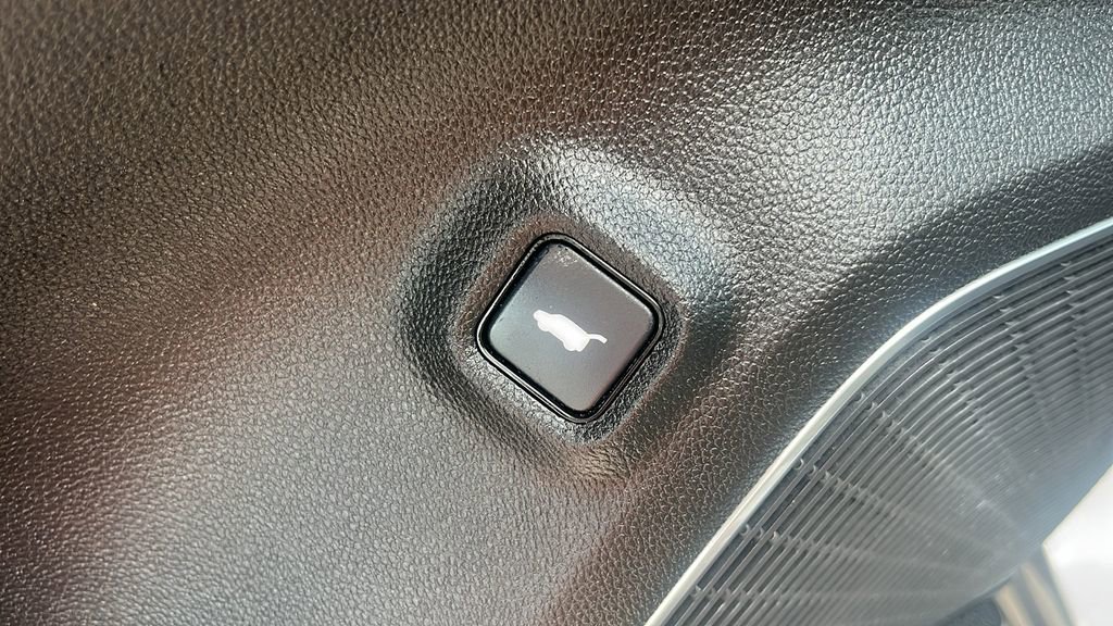 Used 2023 Acura MDX SH-AWD w/ Technology Package image 11