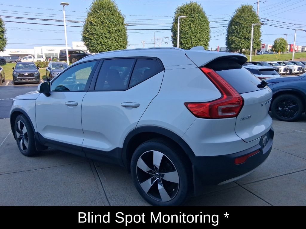 Used 2021 Volvo XC40 T5 Momentum w/ Protection Package Premier AWD/4WD image 5