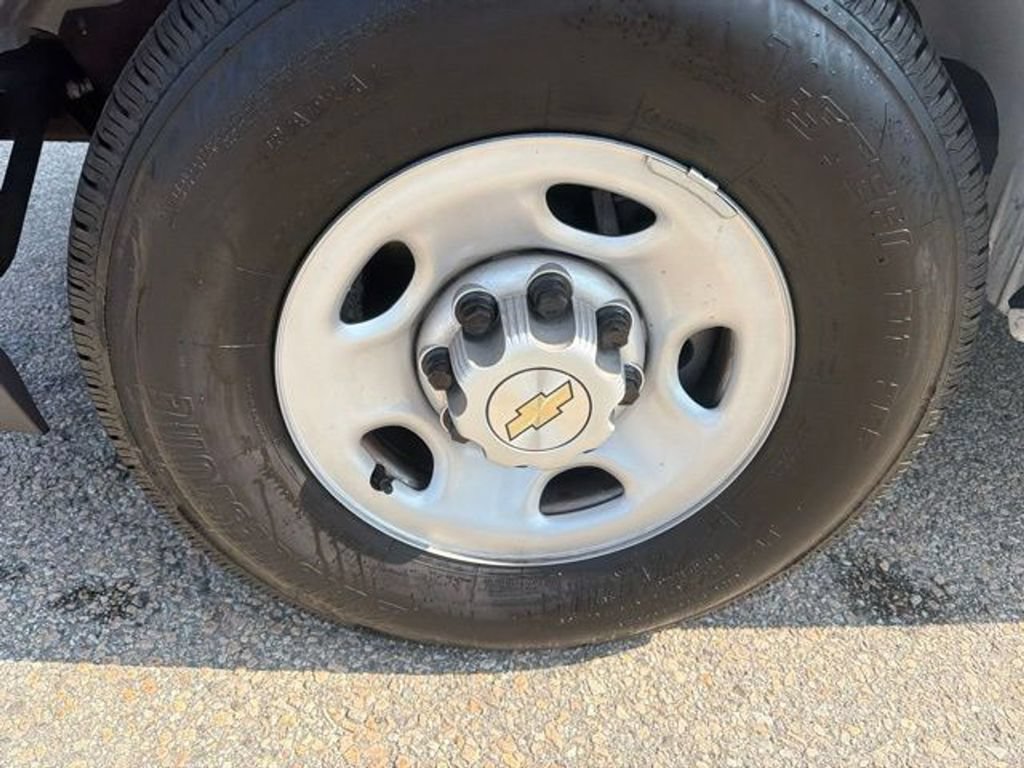 Certified 2025 Chevrolet Express 2500 RWD image 9
