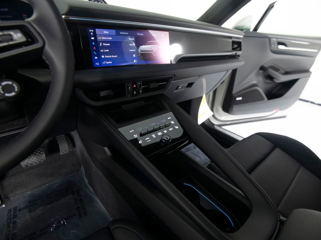 New 2026 Porsche Macan 4 Electric image 29