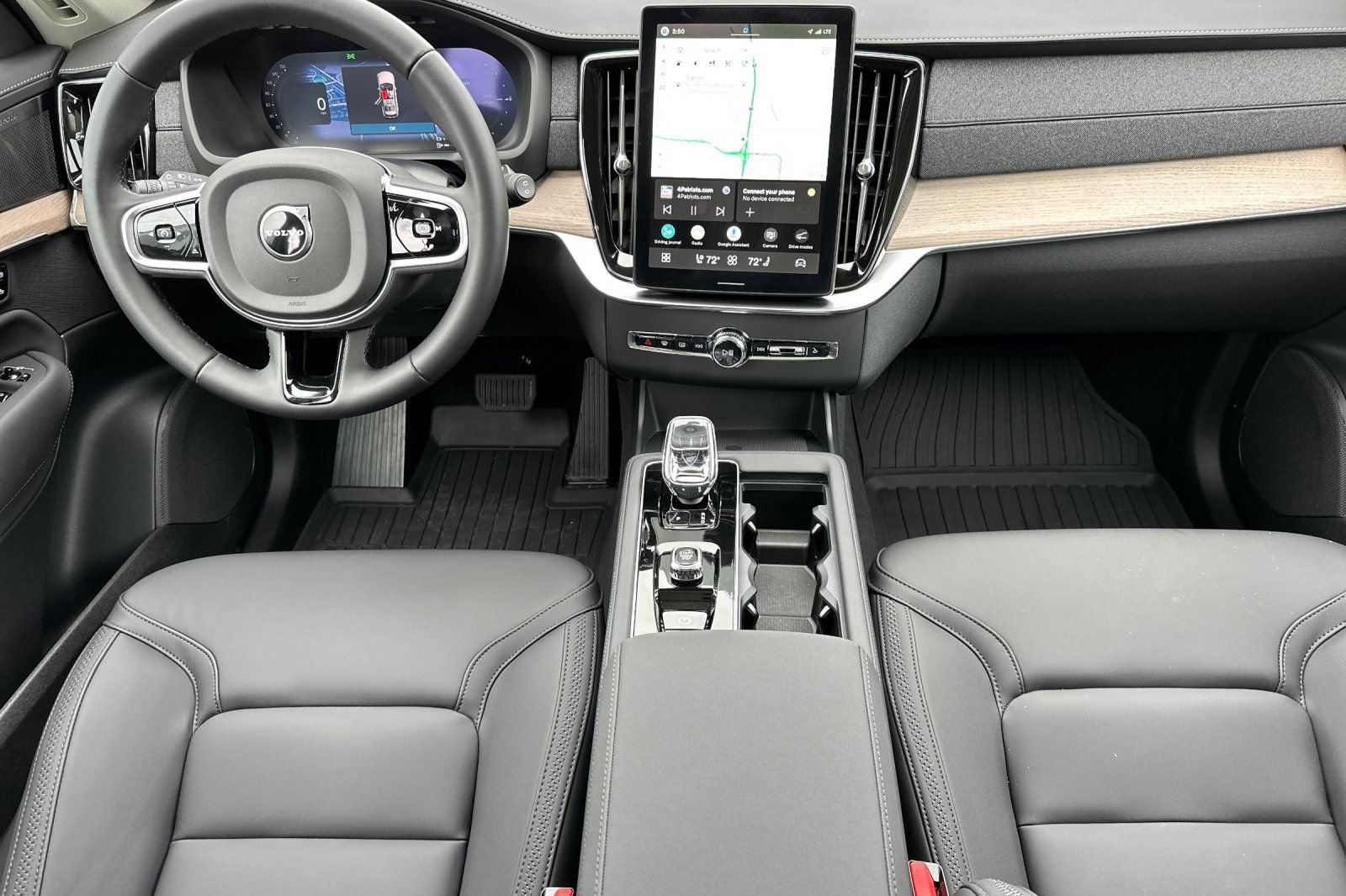New 2026 Volvo XC90 T8 Plus w/ Protection Package AWD/4WD image 12