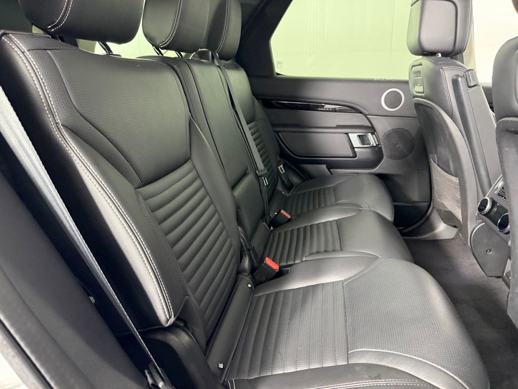 Used 2024 Land Rover Discovery S image 31