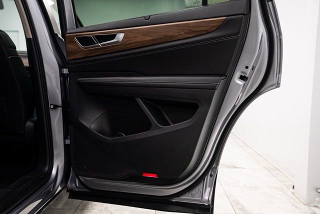 Used 2025 Volkswagen Atlas SE image 30