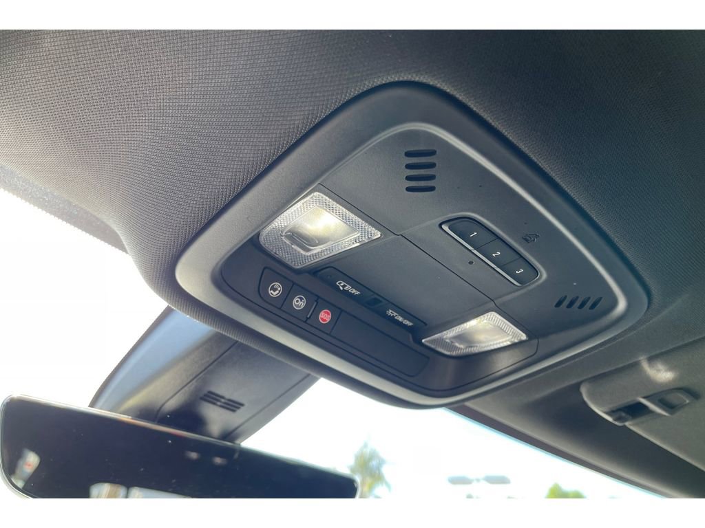 Used 2022 Chevrolet Traverse RS image 24