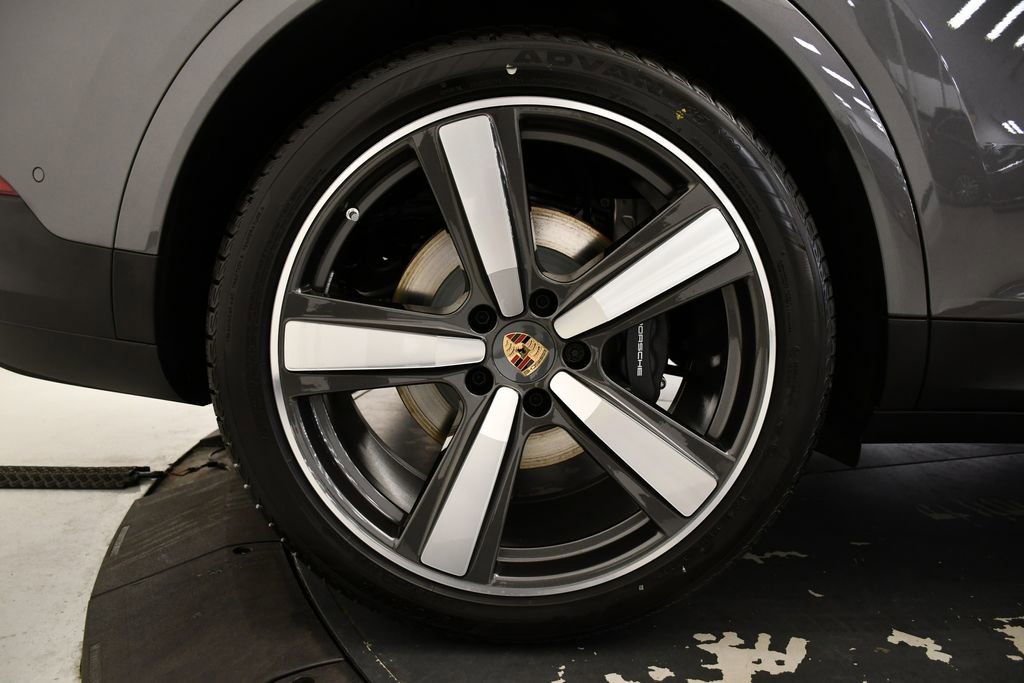 Certified 2025 Porsche Cayenne image 18