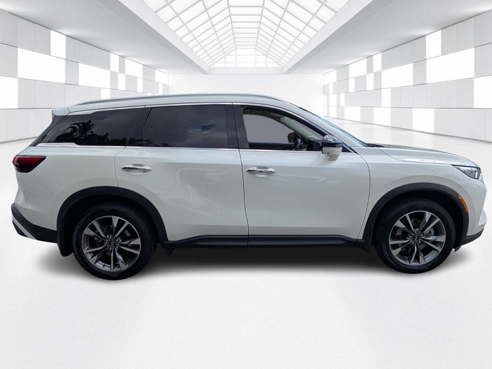 Used 2023 INFINITI QX60 Luxe w/ Vision Package FWD image 8