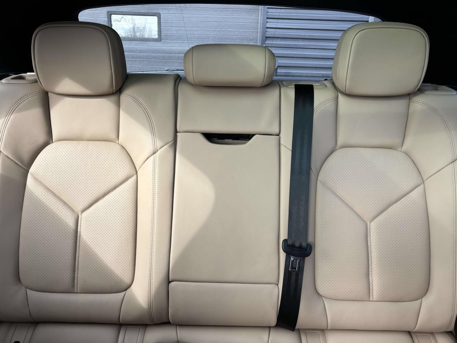 New 2026 Porsche Macan AWD/4WD image 37