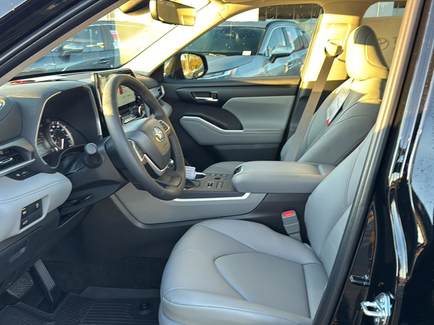 New 2026 Toyota Highlander XLE image 8