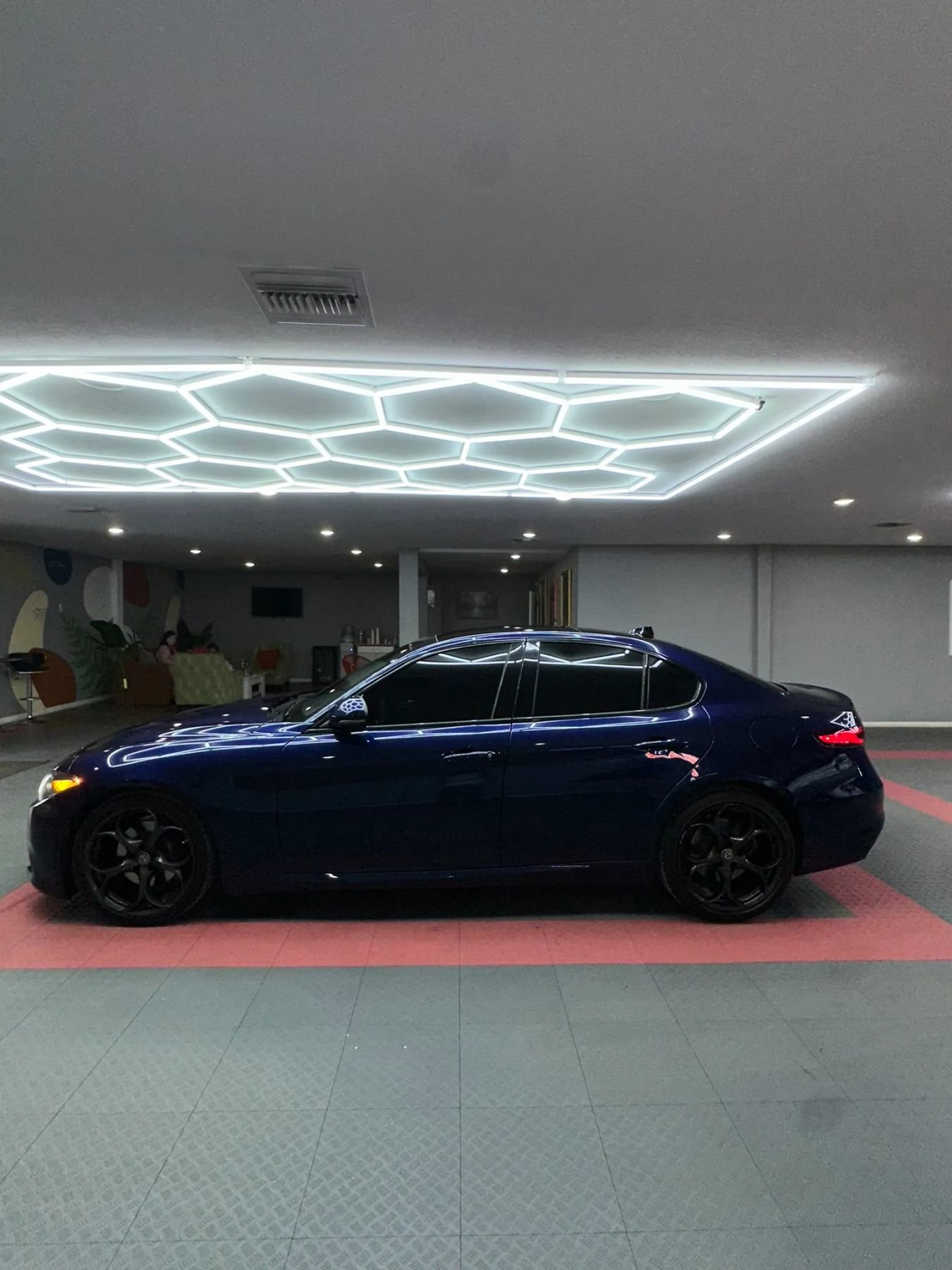 Used 2017 Alfa Romeo Giulia Ti w/ TI 19" Sport Package RWD image 3