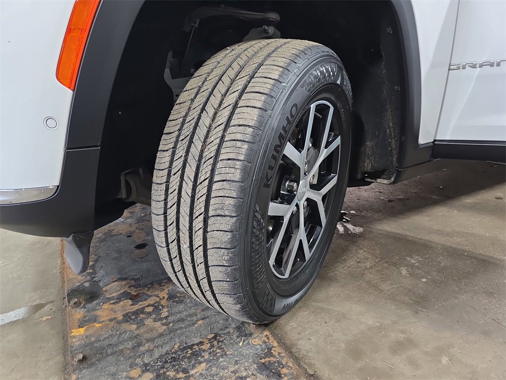 Used 2024 Jeep Grand Cherokee L Limited w/ Luxury Tech Group II image 36