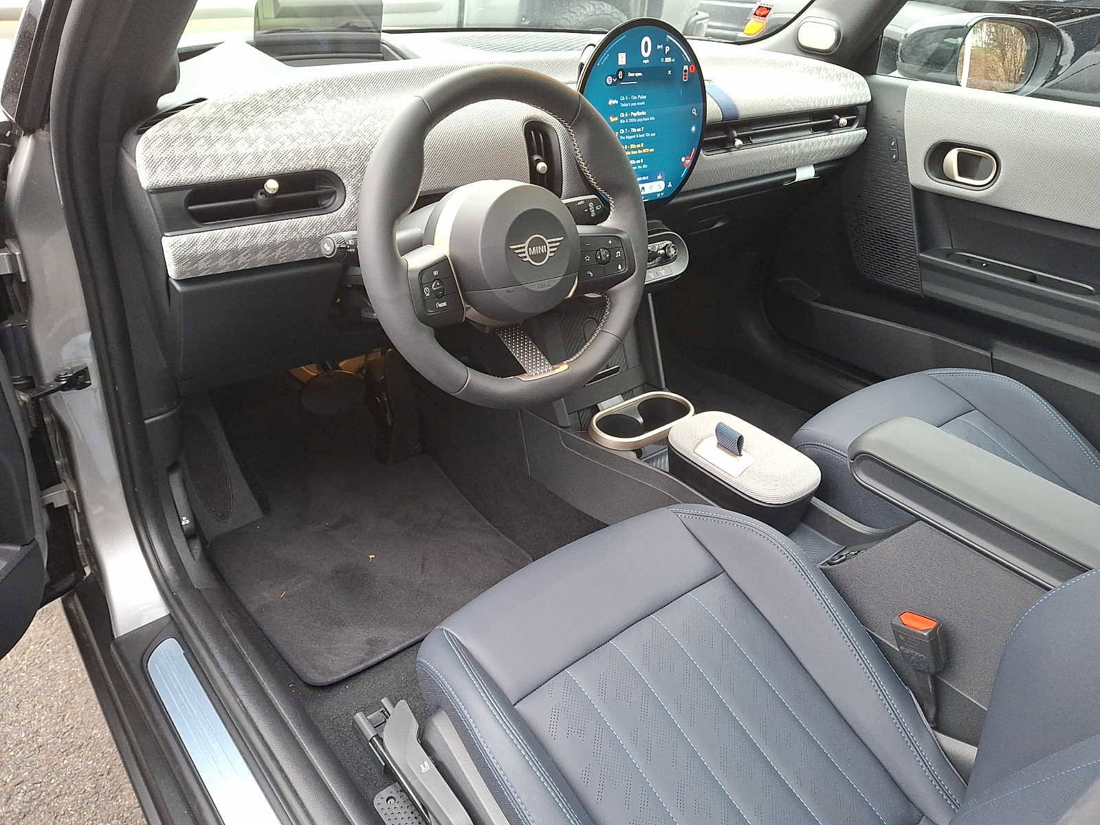 Certified 2025 MINI Cooper S image 9