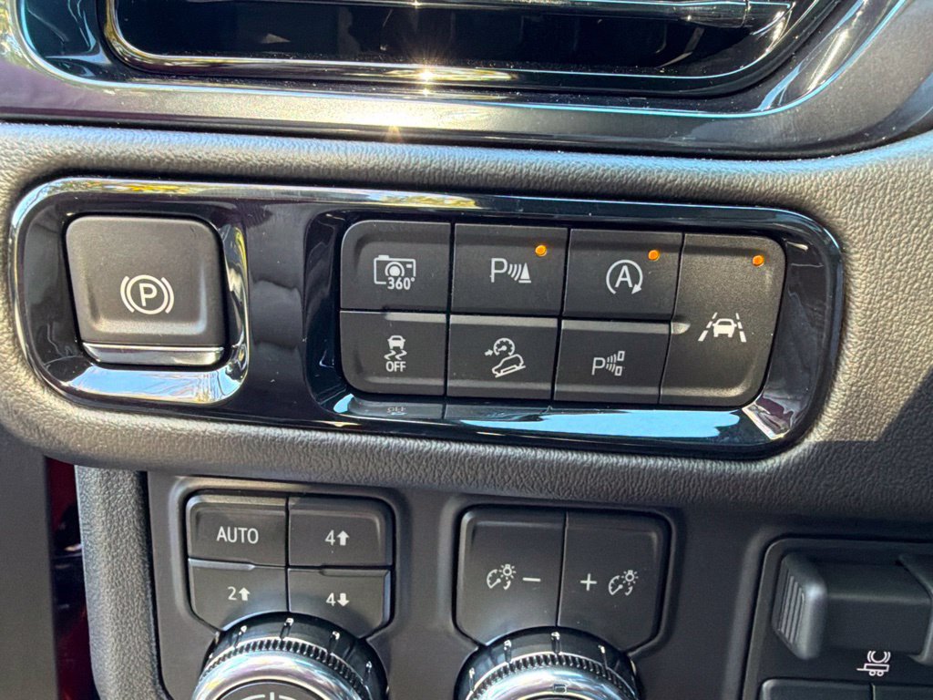 New 2026 GMC Yukon AT4 w/ AT4 Premium Plus Package AWD/4WD image 18