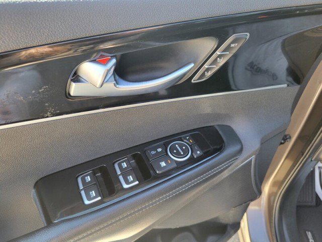 Used 2019 Kia Sorento SX image 29