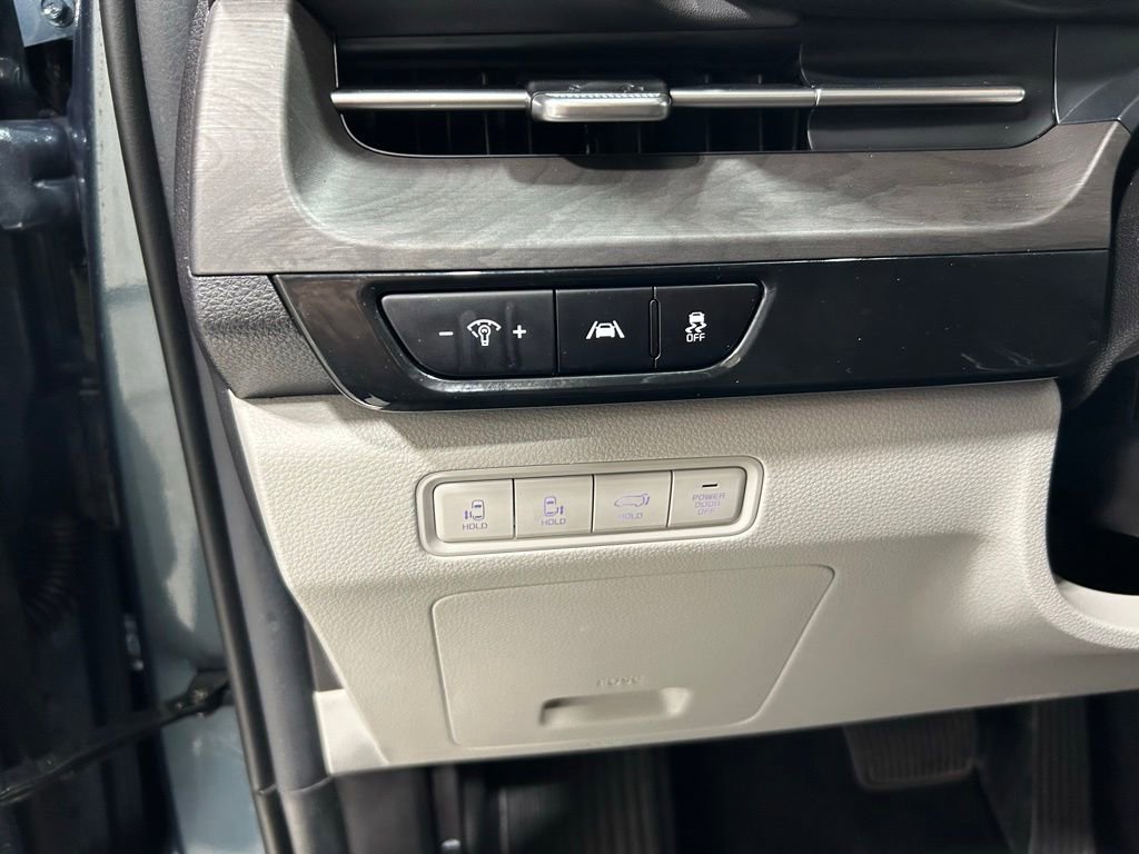 Used 2024 Kia Carnival EX FWD image 15