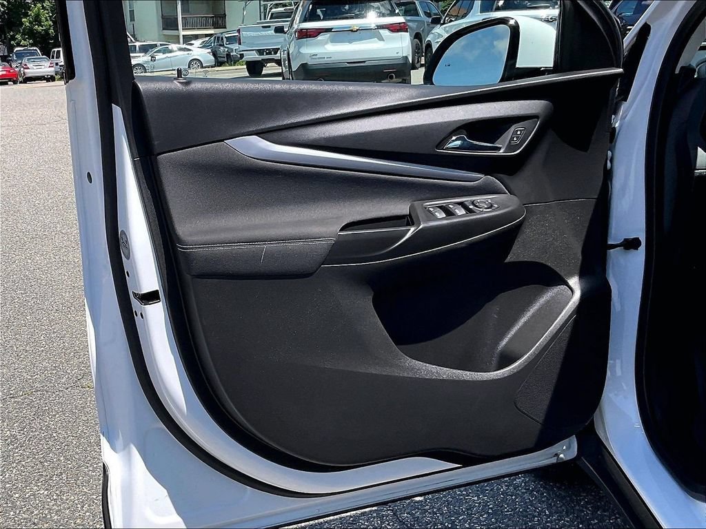Used 2023 Chevrolet Bolt EUV LT w/ Comfort Package FWD image 9