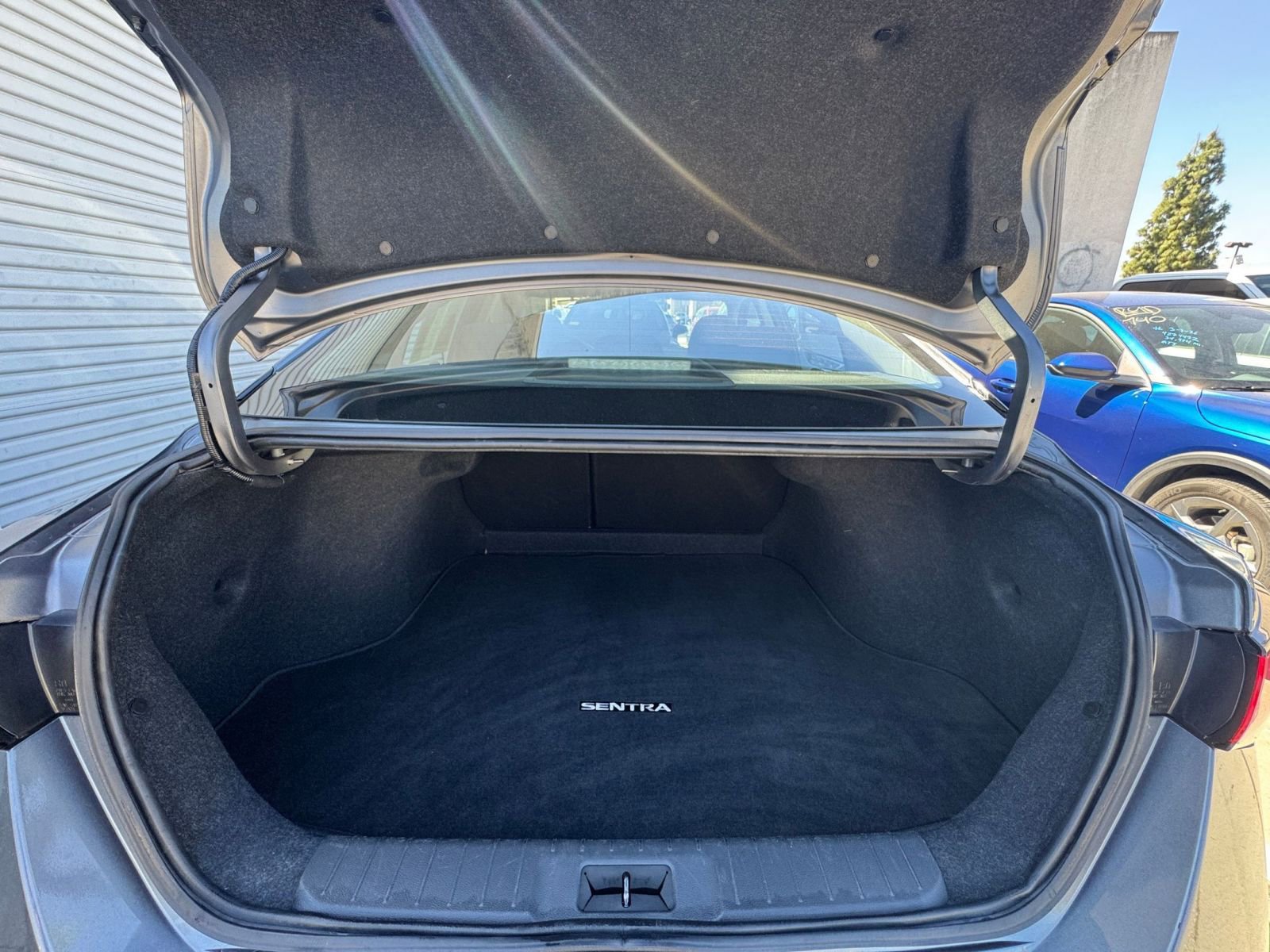 Used 2025 Nissan Sentra SV FWD image 30