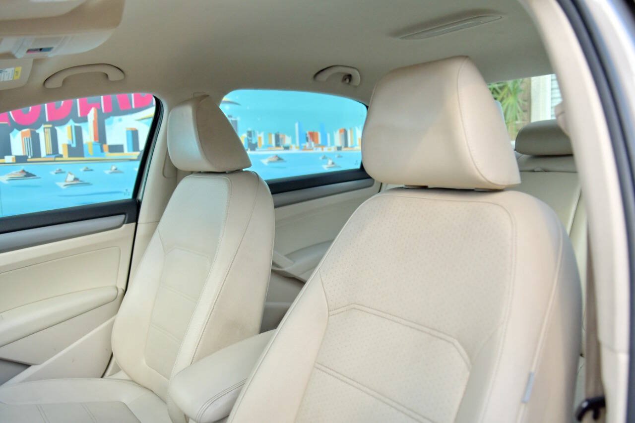 Used 2015 Volkswagen Passat TDI SE FWD image 18