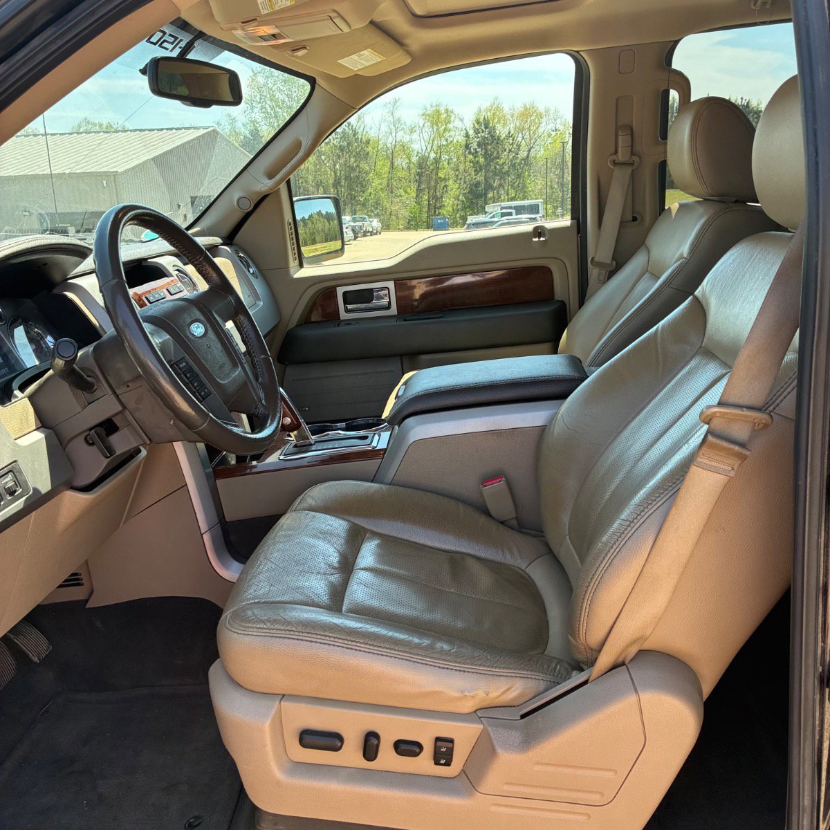 Used 2010 Ford F150 Lariat image 11