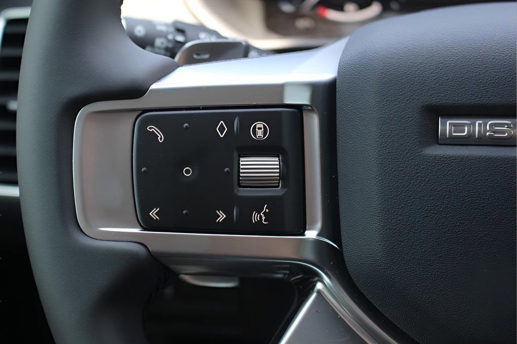 New 2025 Land Rover Discovery Dynamic SE image 19