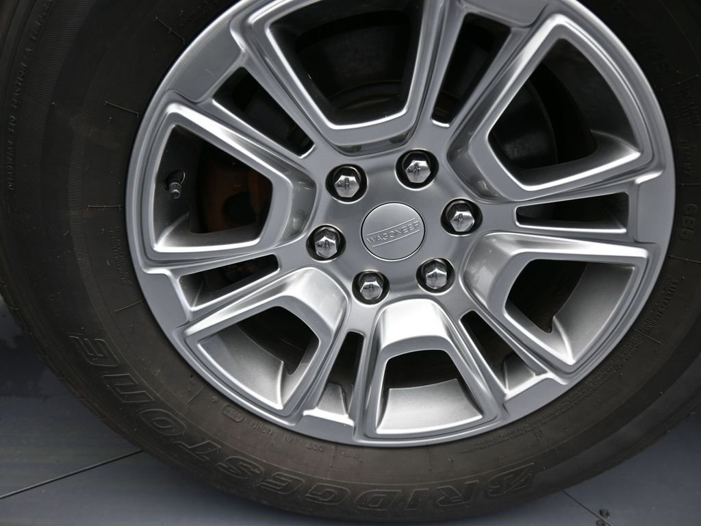 Used 2024 Jeep Wagoneer 2WD image 45