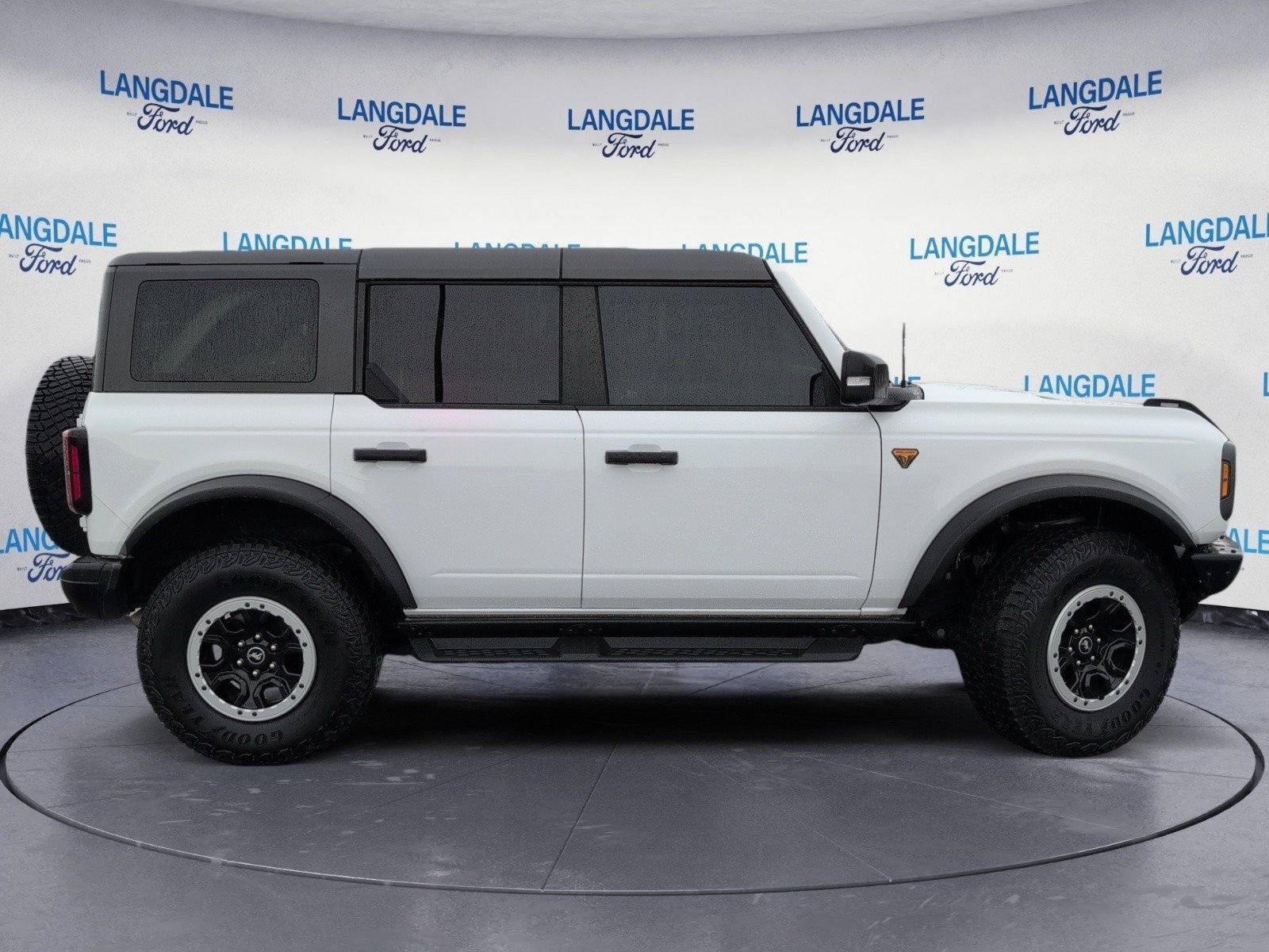 Used 2024 Ford Bronco Badlands AWD/4WD video 3