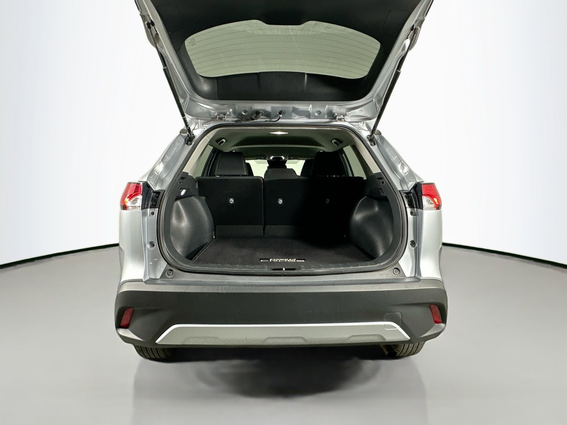 Used 2024 Toyota Corolla Cross LE image 25