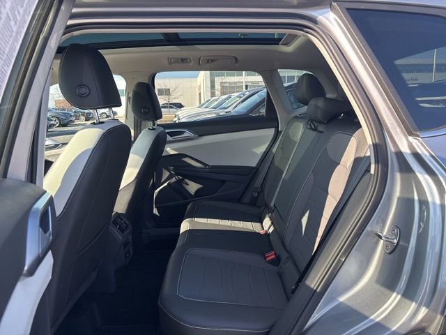 Used 2025 Volkswagen Taos SE w/ Panoramic Sunroof Package AWD/4WD image 34