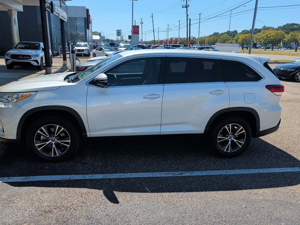 Used 2019 Toyota Highlander Plus FWD image 7
