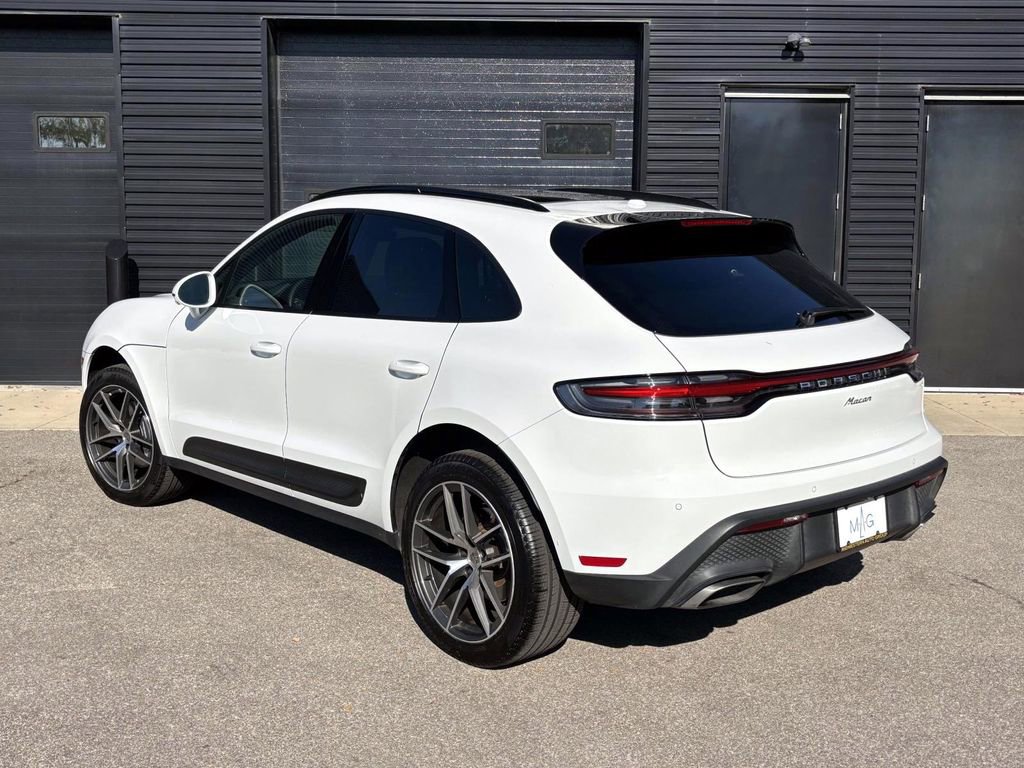 Certified 2025 Porsche Macan image 8