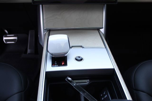 Used 2025 Land Rover Range Rover SV image 16