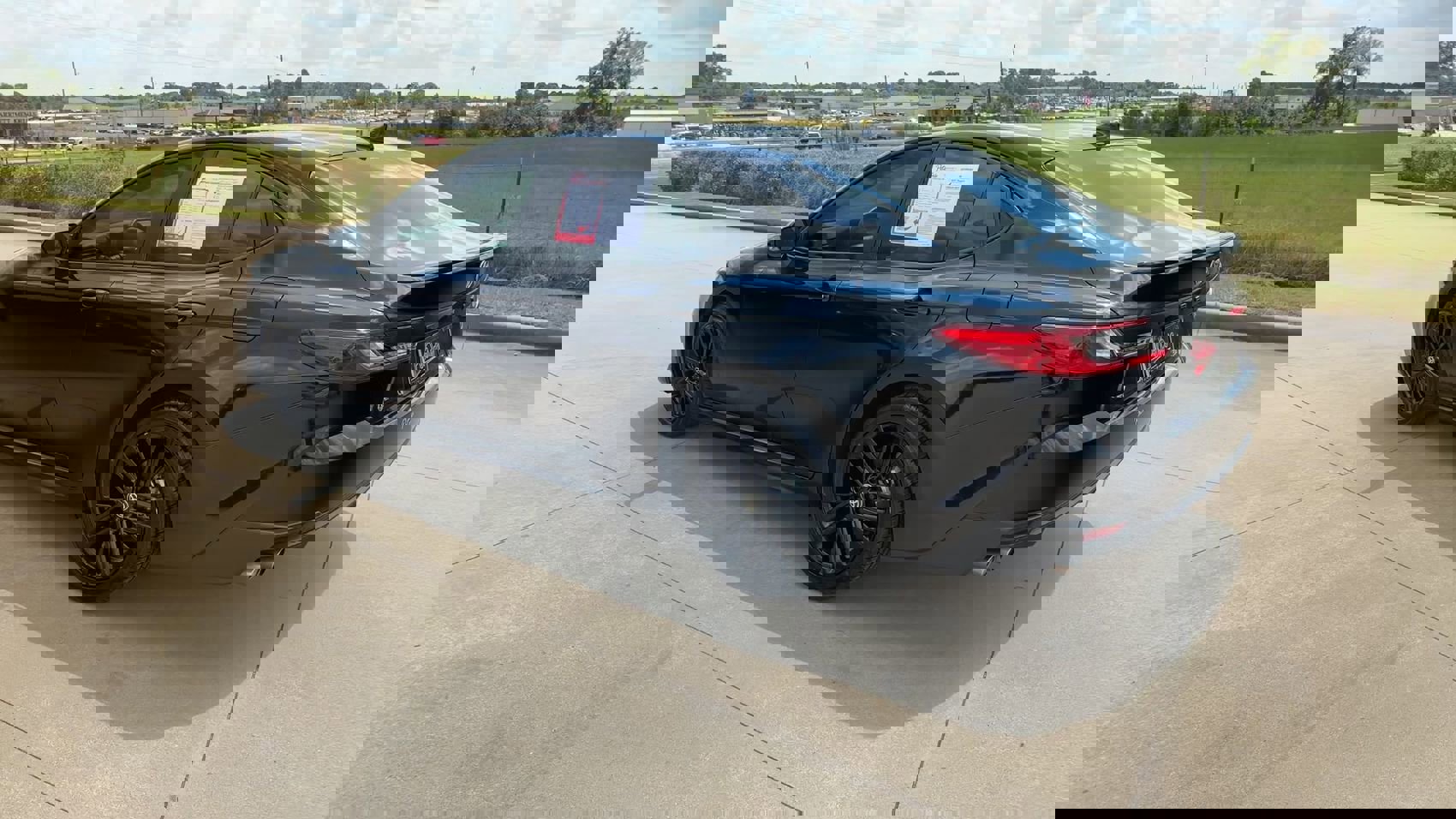 Used 2025 Toyota Camry SE image 7