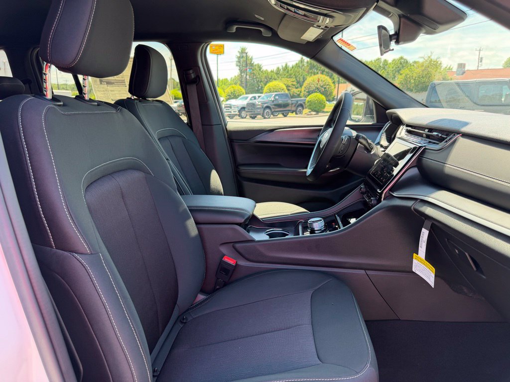 New 2026 Jeep Grand Cherokee Laredo RWD image 30